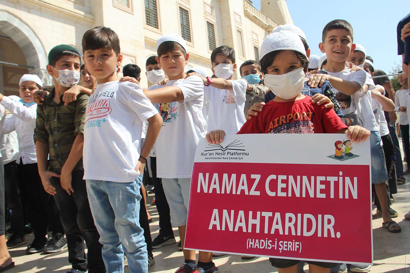 Adana'da yüzlerce çocuk "Hayat Namazla Güzeldir" etkinliğine katıldı